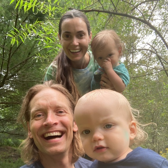 Meet your Posher, Caitlin - Picture 3 of 4